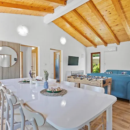 Villa Mina - *